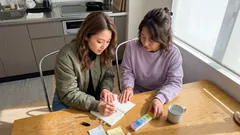 「最近のことが思い出せない」――年のせい？それとも…アルツハイマーの初期サインと家族の備え